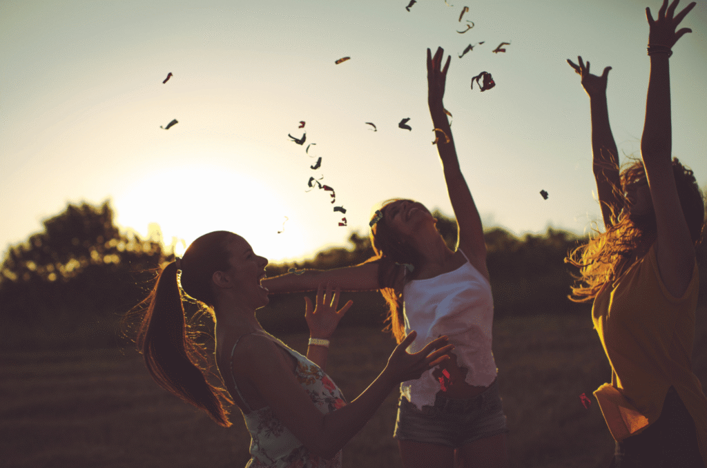 Amistad auténtica y apoyo emocional en relaciones cercanas, espacio seguro para conversaciones difíciles entre amigas